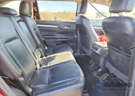 2016 Toyota Highlander Xle z USA, uszkodzony, nr VIN 5TDJKRFH9GS343378